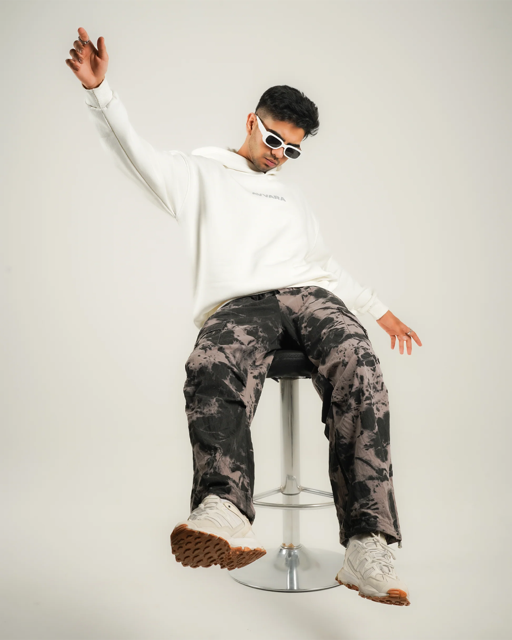 AVVARA Essential Hoodie - Arctic White