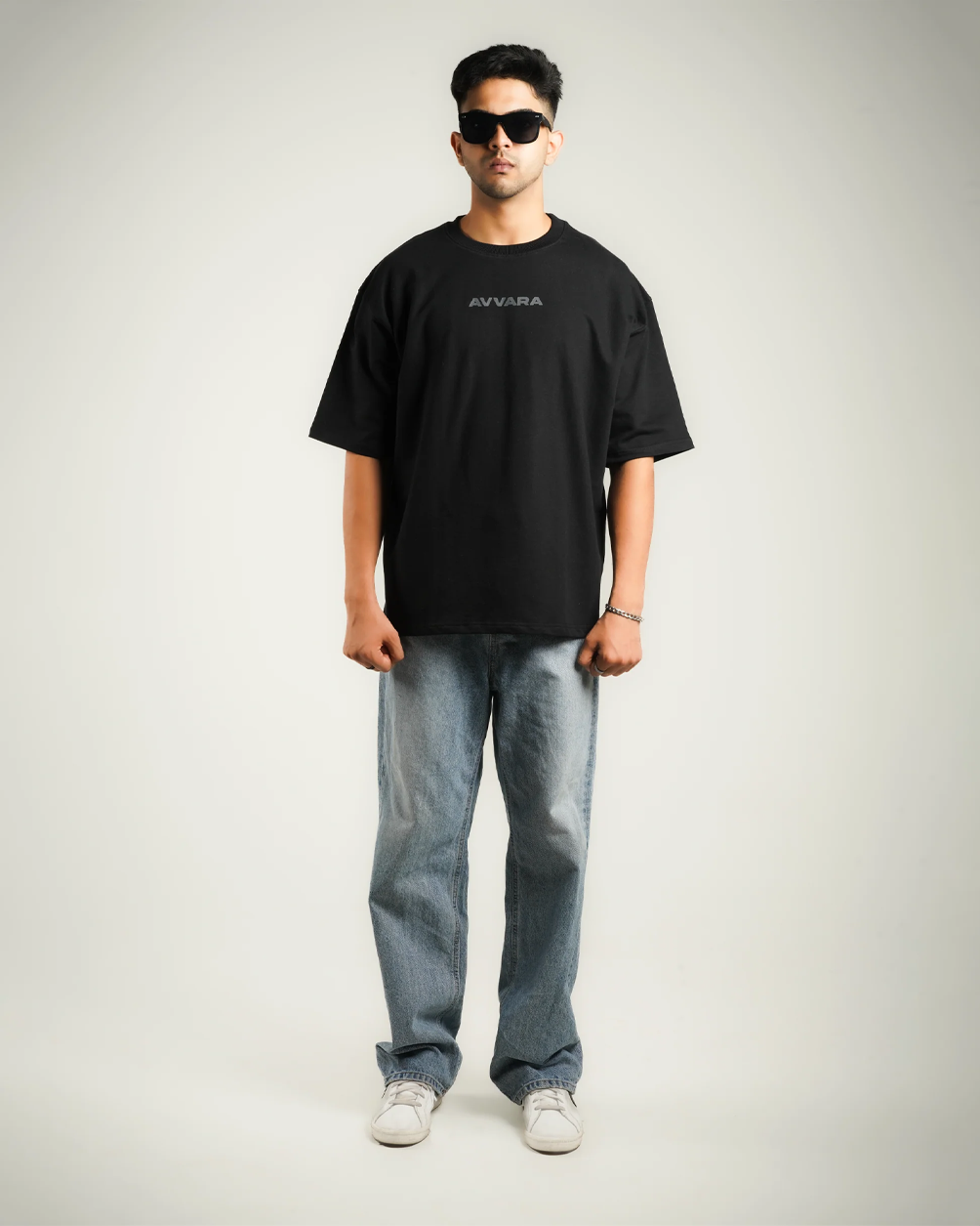 AVVARA Oversized Tee - Midnight Black (Front view)