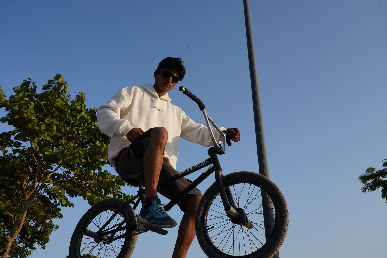 Avvara Hoodie